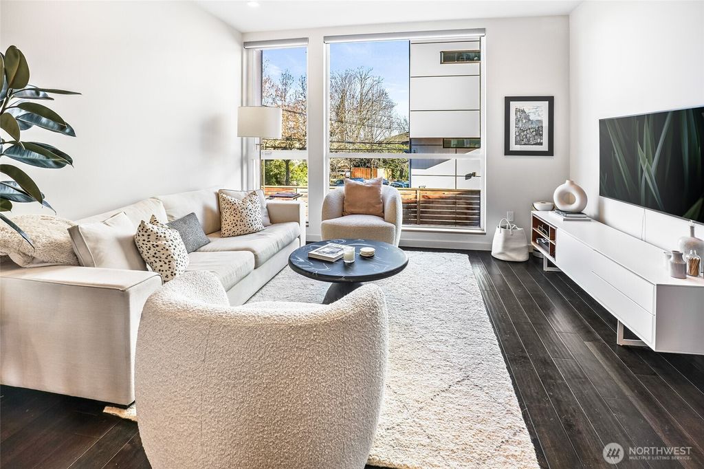 Photo of 3220 Franklin Avenue E, Seattle, WA 98102 (MLS # 2484513)