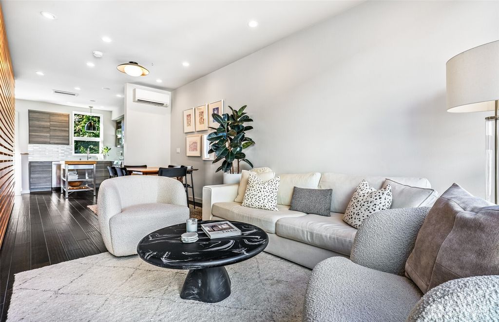 Photo of 3220 Franklin Avenue E, Seattle, WA 98102 (MLS # 2484513)