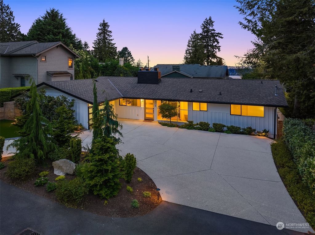 Photo of 2415 71st Avenue SE, Mercer Island, WA 98040 (MLS # 2062197)