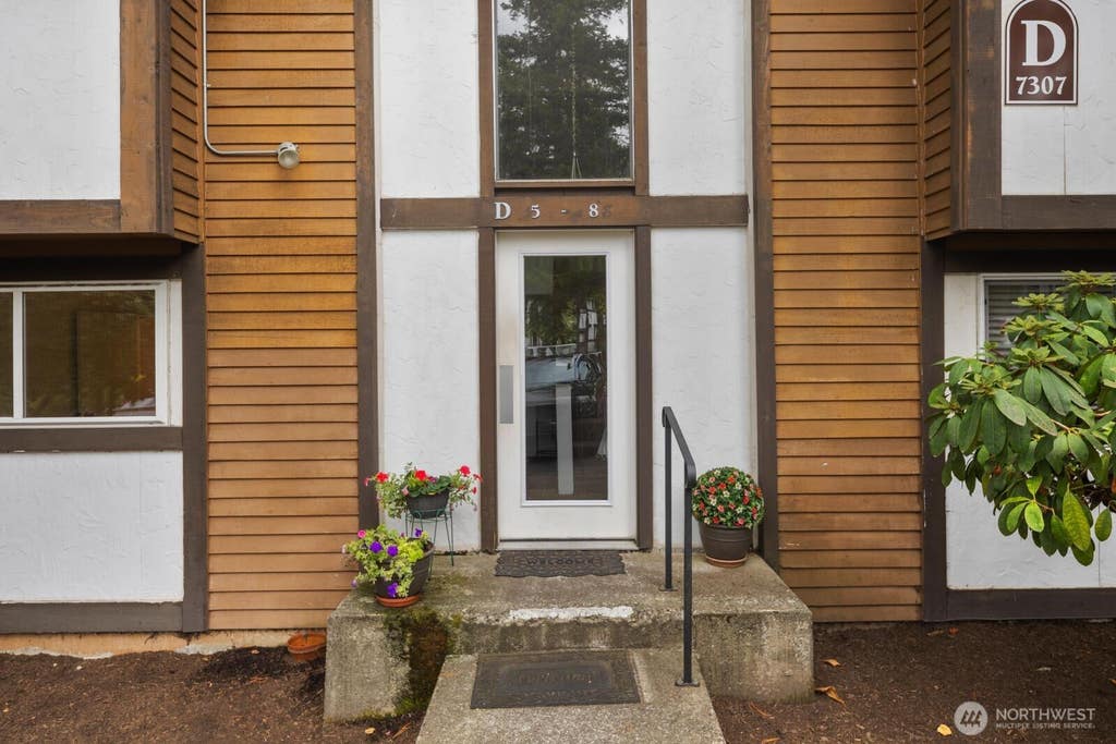 Photo of 7307 224th Street SW #D5, Edmonds, WA 98026 (MLS # 2509983)