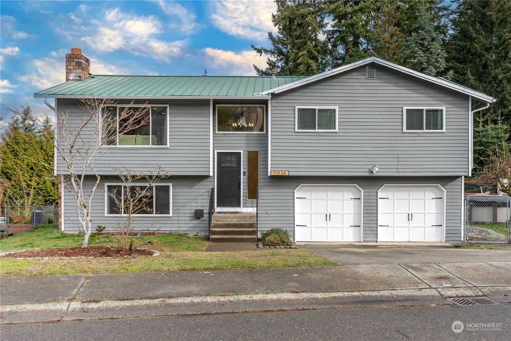 Photo of 11034 SE 186th Place, Renton, WA 98055 (MLS # 2038671)