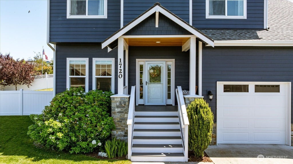 Photo of 1720 SW Waterside Court, Oak Harbor, WA 98277 (MLS # 2539618)