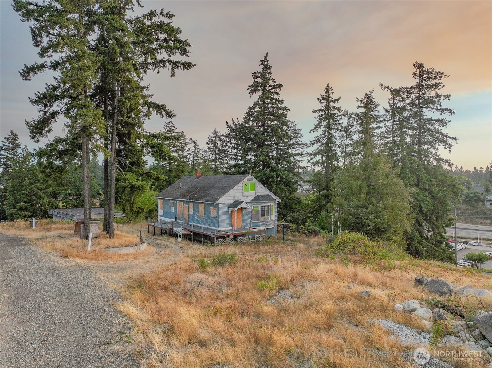 901 Oyster Bay Ave S