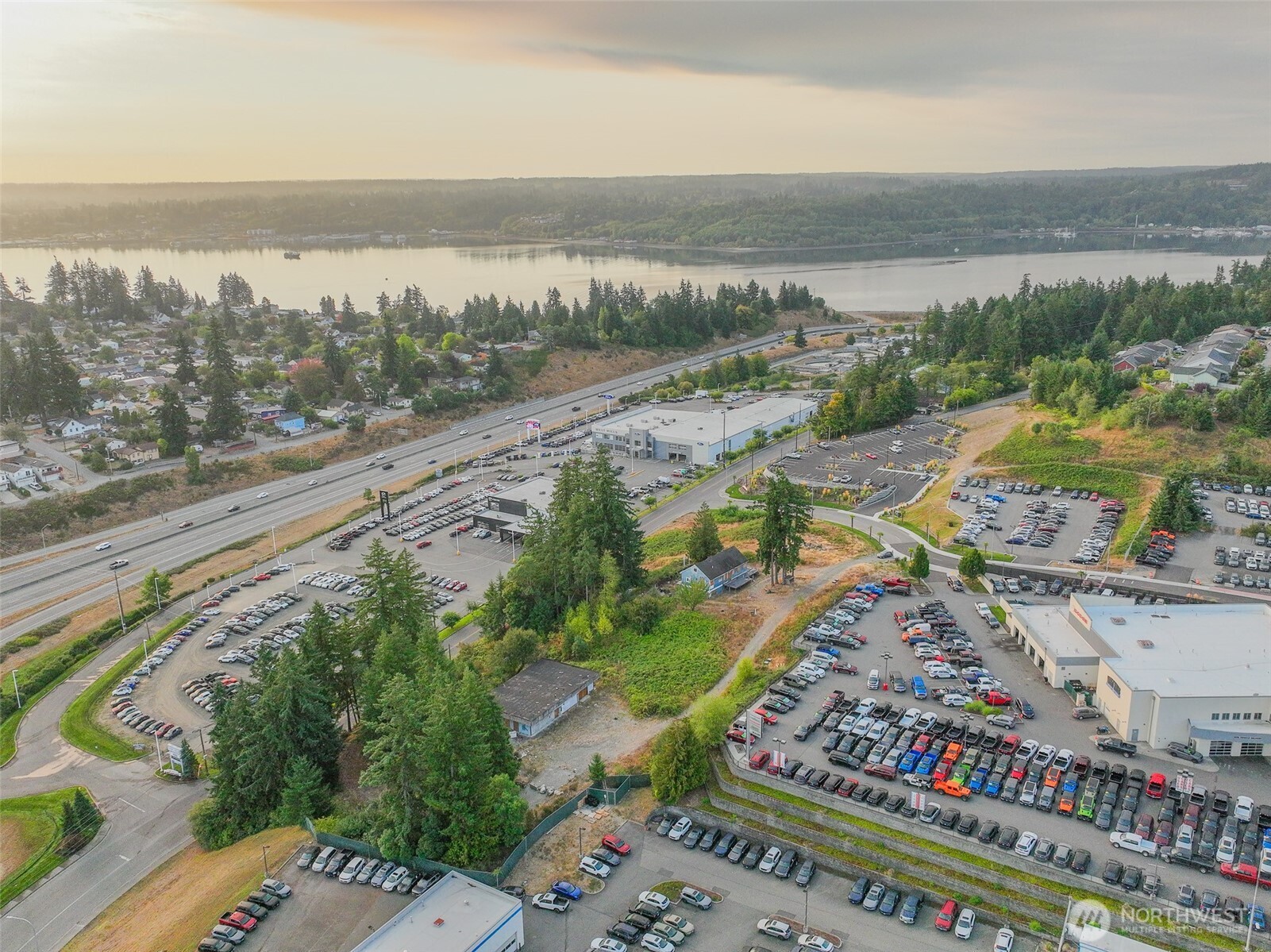 901 Oyster Bay Ave S