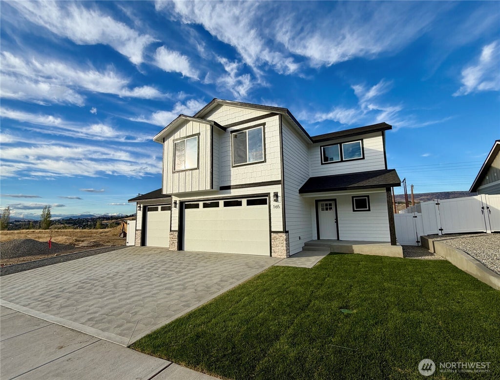 Photo of 165 Country Cottage Lane, Malaga, WA 98828 (MLS # 2590898)