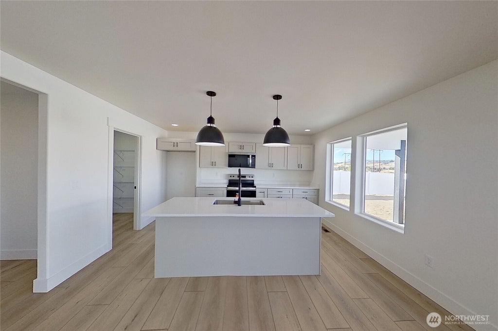 Photo of 165 Country Cottage Lane, Malaga, WA 98828 (MLS # 2590898)