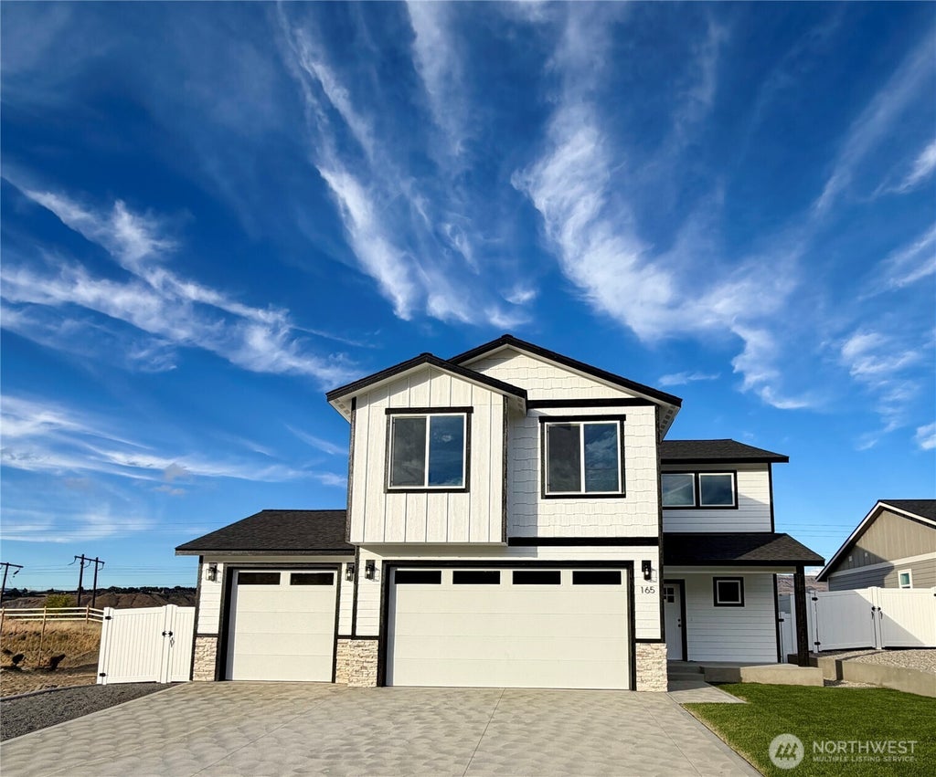 Photo of 165 Country Cottage Lane, Malaga, WA 98828 (MLS # 2590898)