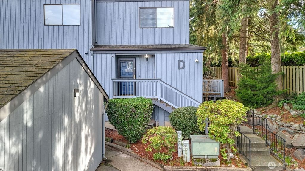 Photo of 1850 Grant Avenue S #D5, Renton, WA 98055 (MLS # 2465389)
