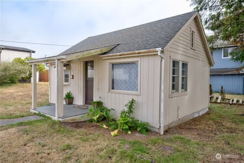 Photo of 307 9th Street SE, Long Beach, WA 98631 (MLS # 2151973)