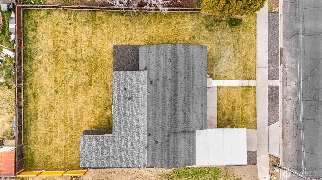 Photo of 3120 W Lakeside Drive, Moses Lake, WA 98837 (MLS # 2489060)