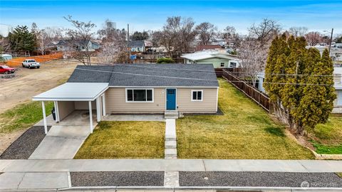 Photo of 3120 W Lakeside Drive, Moses Lake, WA 98837 (MLS # 2489060)