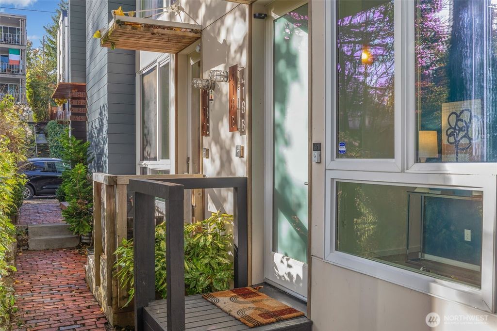 Photo of 418 19th Avenue E #B, Seattle, WA 98112 (MLS # 2449121)