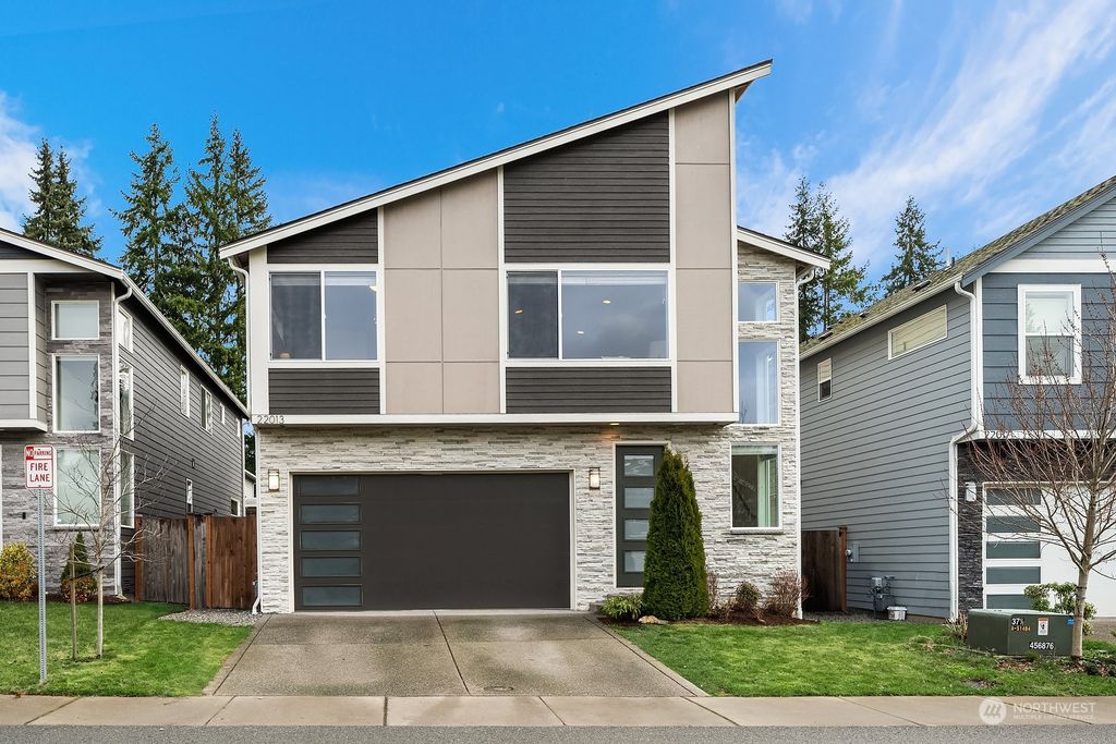 Photo of 22013 86th Park W, Edmonds, WA 98026 (MLS # 2198682)