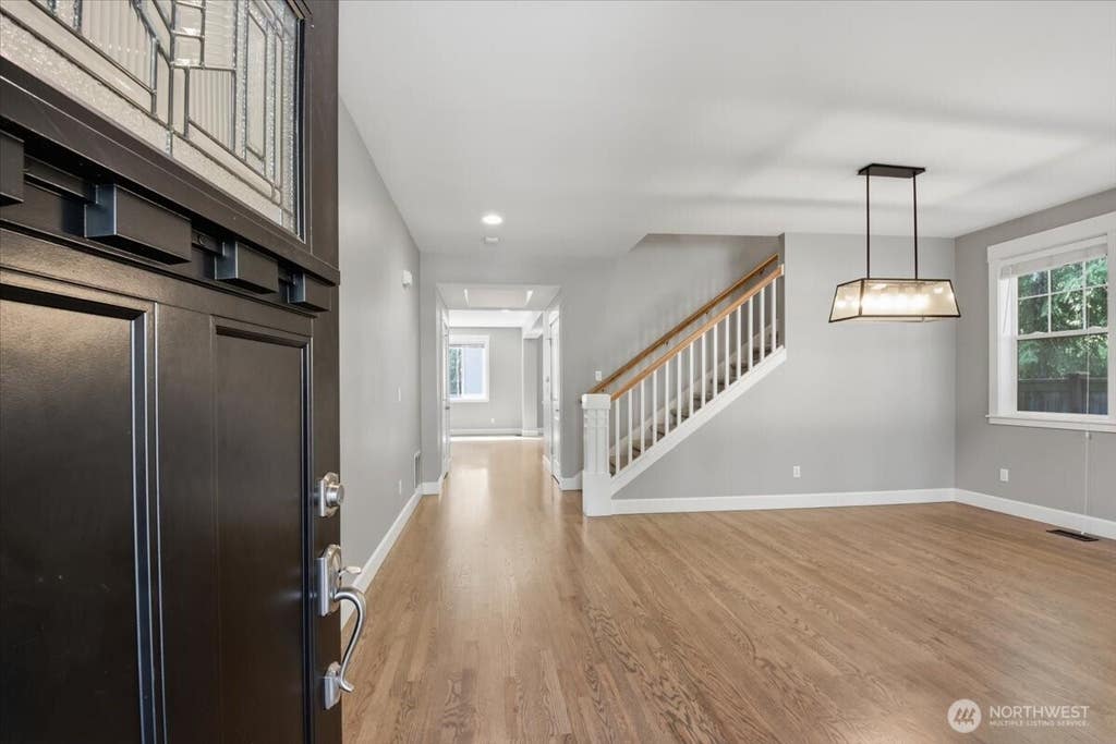 Photo of 17211 NE 117th Way, Redmond, WA 98052 (MLS # 2572354)