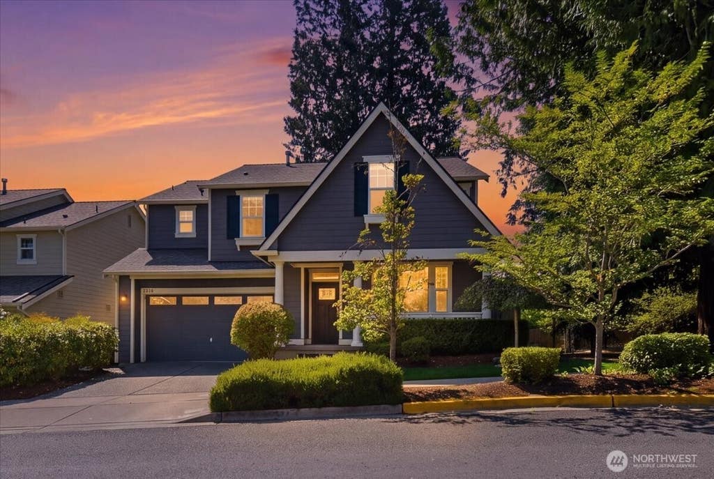 Photo of 17211 NE 117th Way, Redmond, WA 98052 (MLS # 2572354)