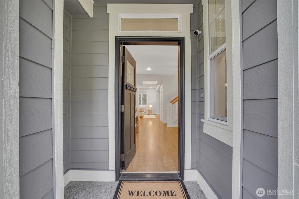Photo of 17211 NE 117th Way, Redmond, WA 98052 (MLS # 2572354)