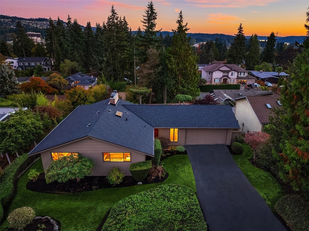 Photo of 12603 SE 26th Place, Bellevue, WA 98005 (MLS # 2594400)