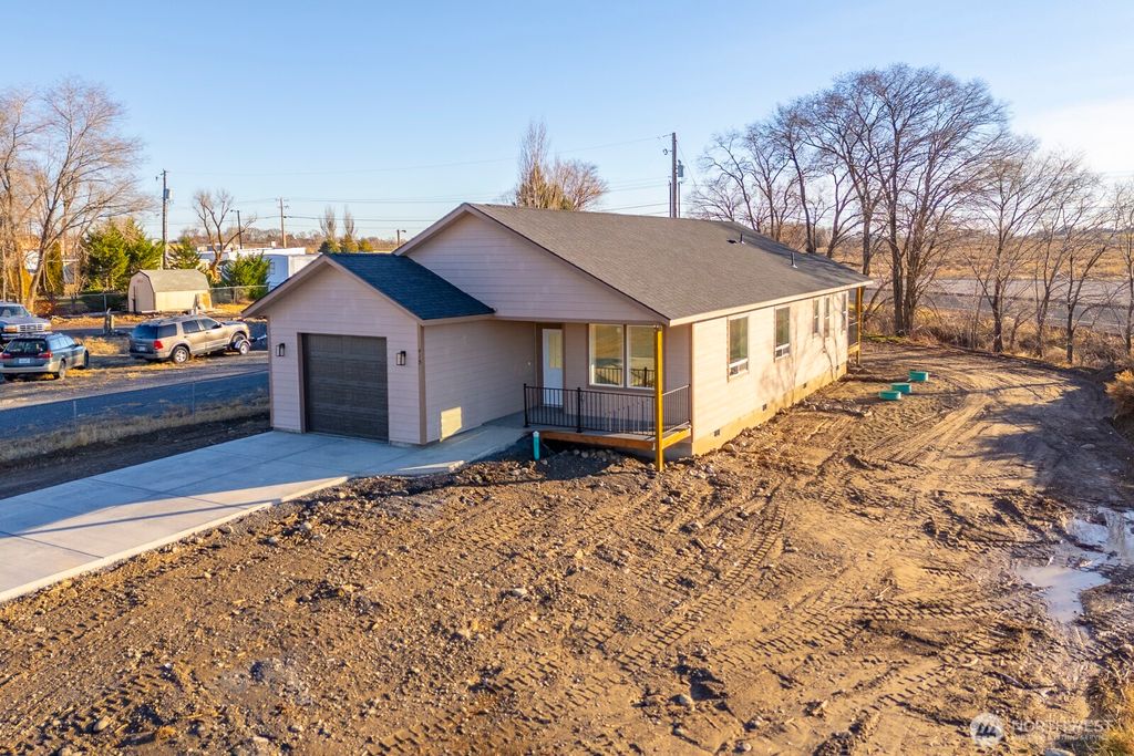 Photo of 419 5th Avenue Ave, Soap Lake, WA 98851 (MLS # 2460479)