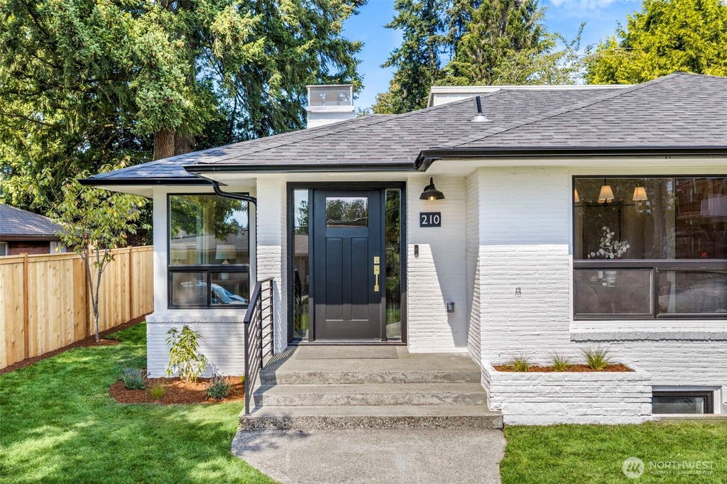Photo of 210 N 115th Street, Seattle, WA 98133 (MLS # 2575091)