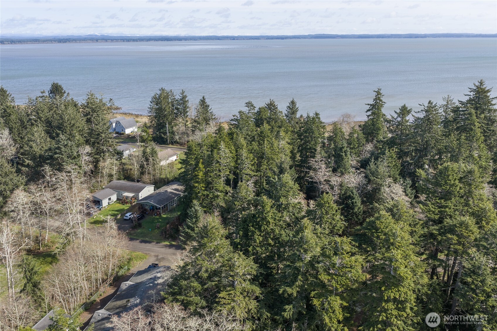 736 Chenois Avenue NE