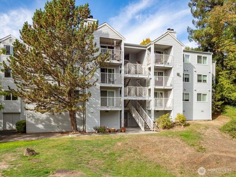 Photo of 975 Aberdeen Avenue NE #B304, Renton, WA 98056 (MLS # 2446006)
