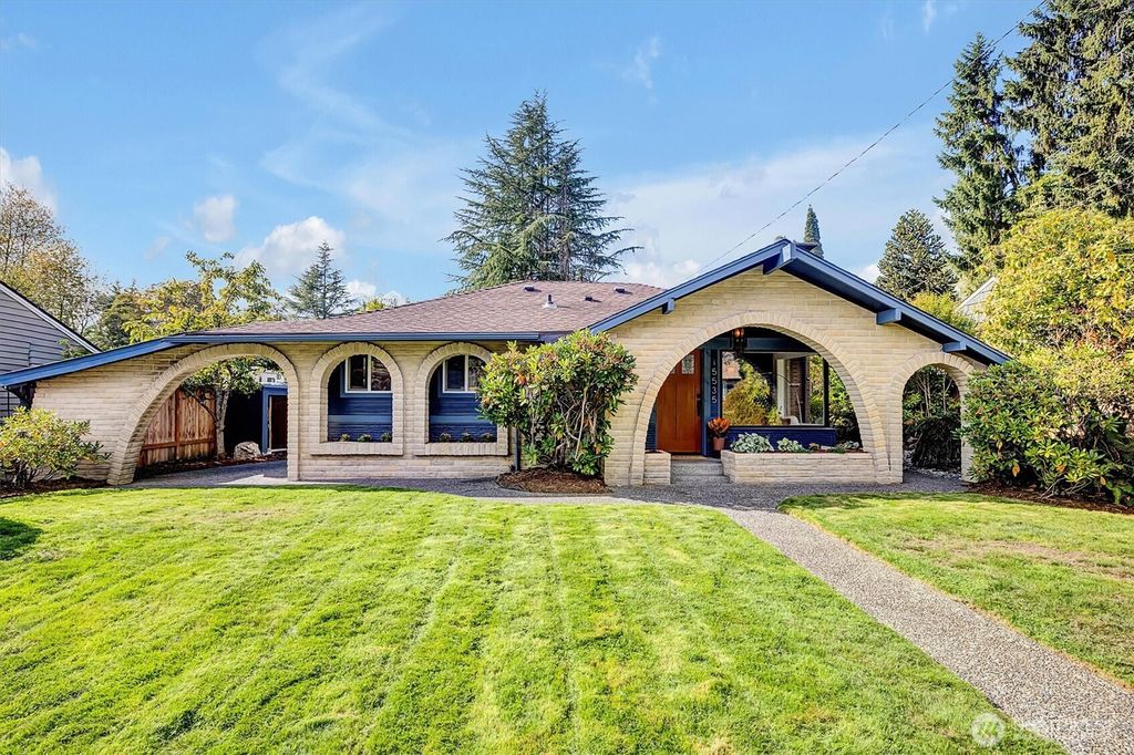 Photo of 15535 26th Avenue NE, Shoreline, WA 98155 (MLS # 2444303)