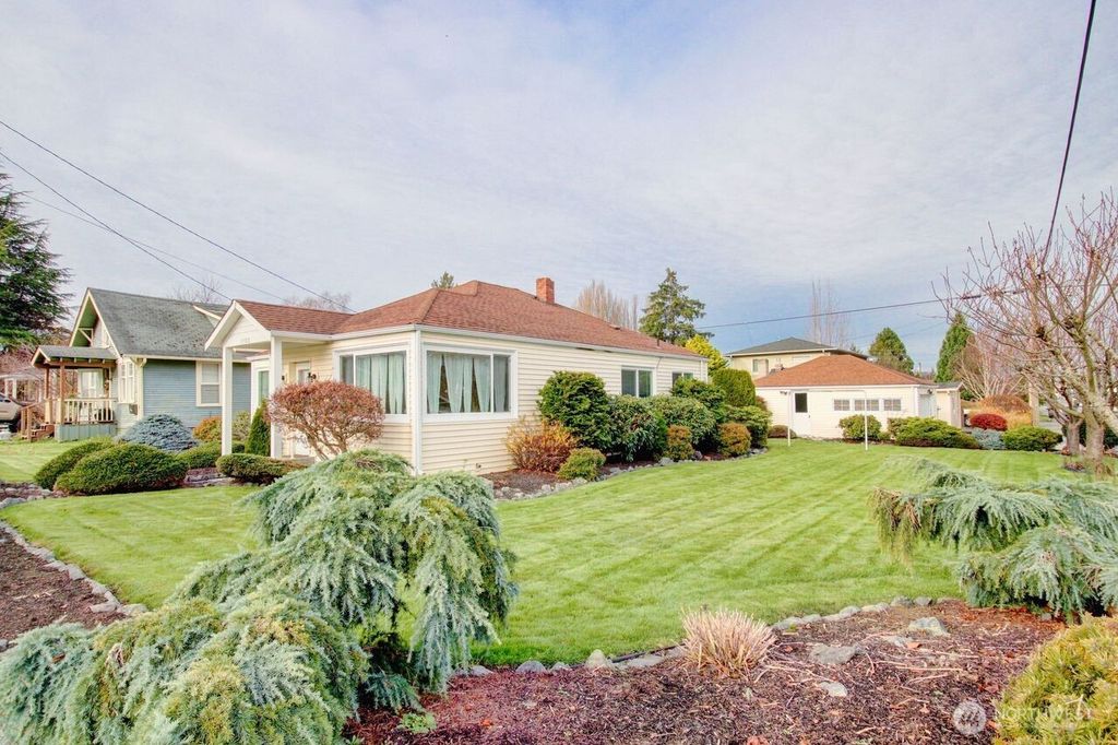 Photo of 1102 17th Street, Anacortes, WA 98221 (MLS # 2446678)