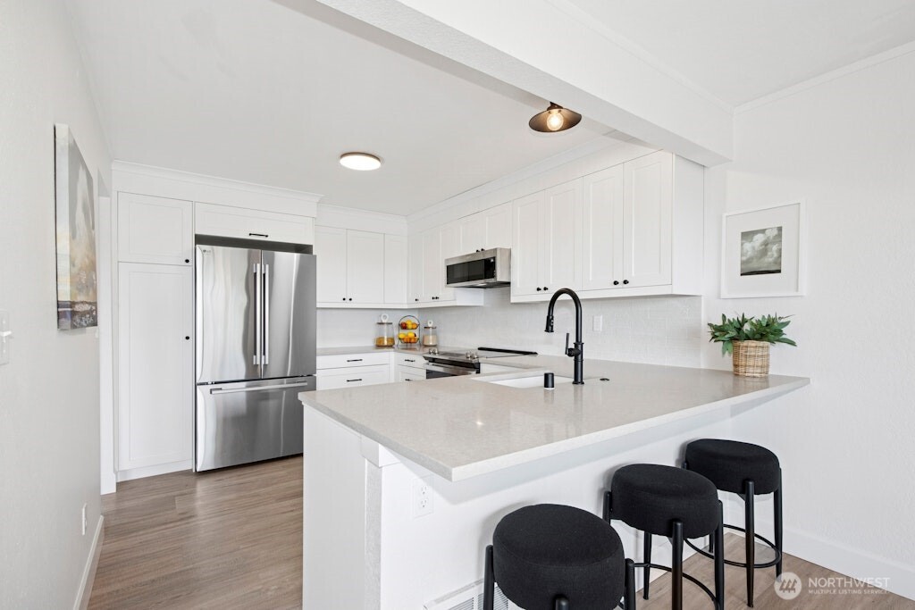 1706 NE 179th C102