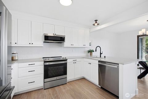 1706 NE 179th St Unit C102, Shoreline, WA 98155 - MLS#: 2353752