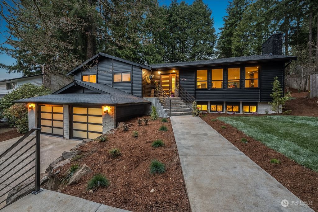 Photo of 4014 NE 185th Street, Lake Forest Park, WA 98155 (MLS # 2049721)