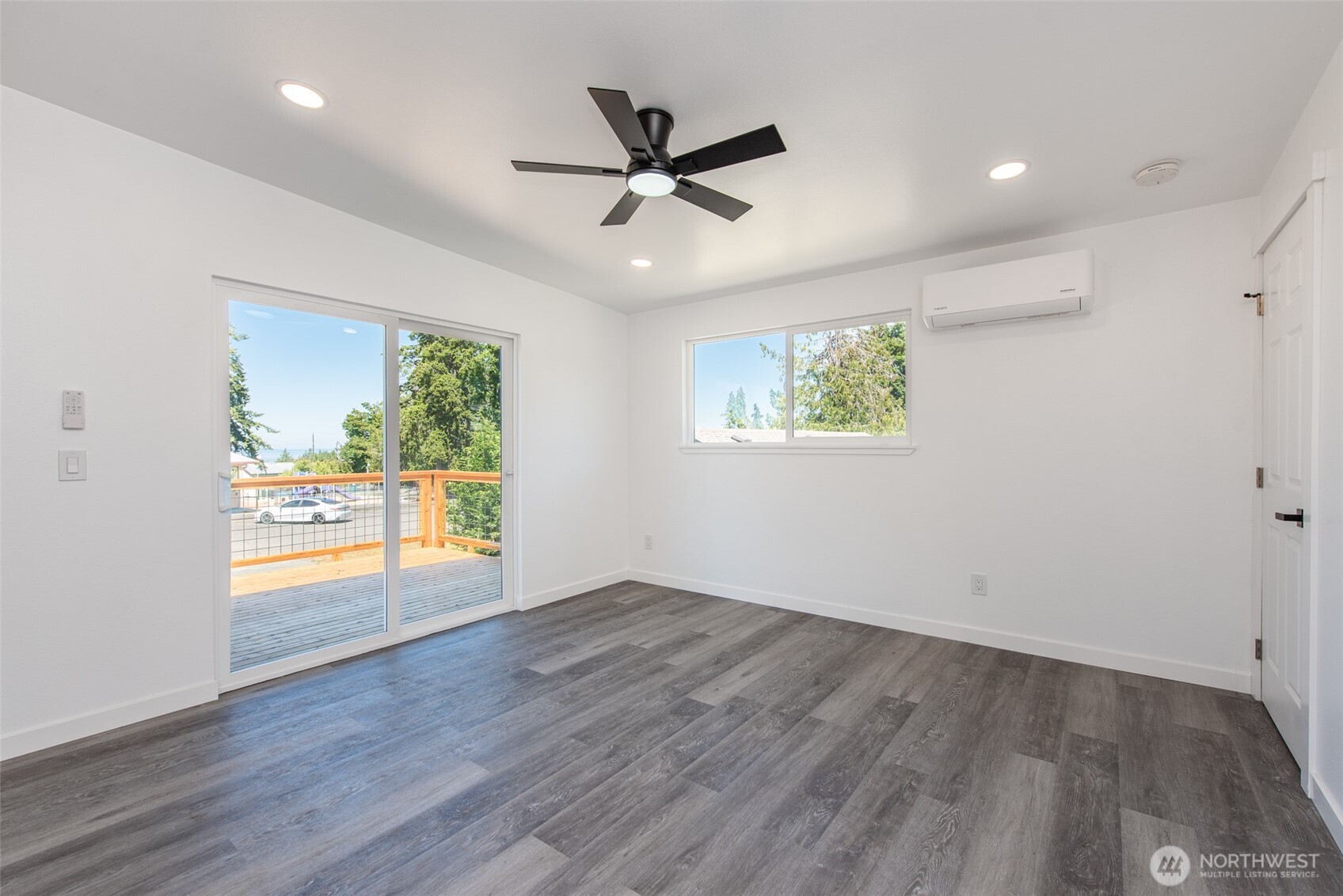 320 E Lopez Avenue