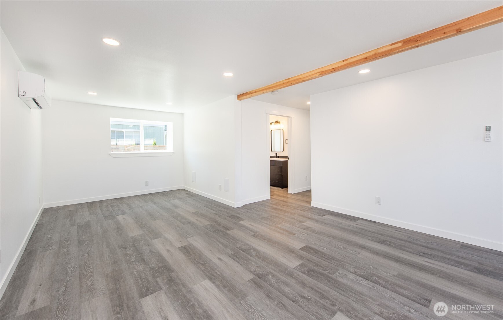 320 E Lopez Avenue