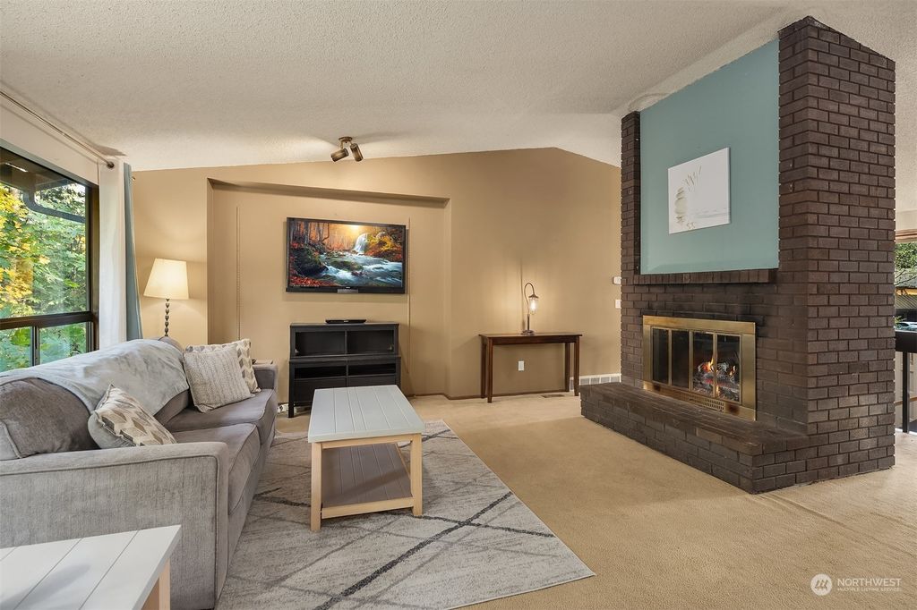 Photo of 3001 255th Avenue SE, Sammamish, WA 98075 (MLS # 2025805)