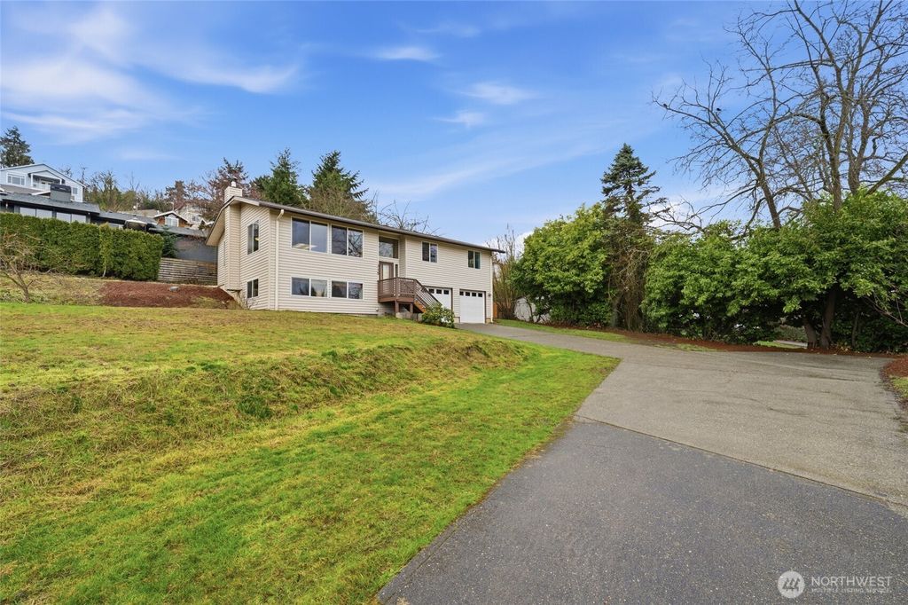 Photo of 315 Taylor Avenue NW, Renton, WA 98057 (MLS # 2478909)