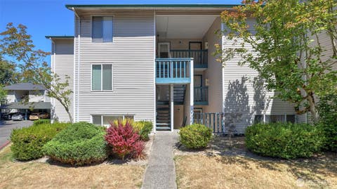 Photo of 17431 Ambaum Boulevard S #D2, Burien, WA 98148 (MLS # 2561217)