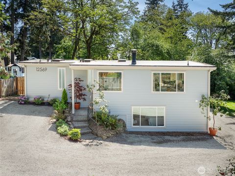 Photo of 12569 37th Avenue NE, Seattle, WA 98125 (MLS # 2519177)