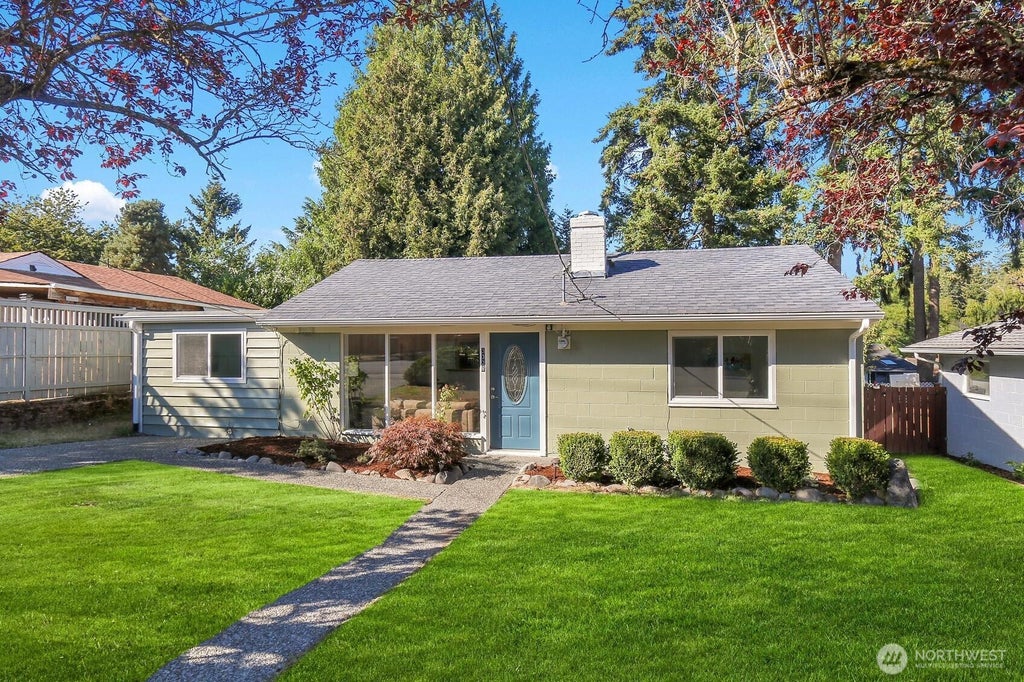 Photo of 3328 NE 6th Street, Renton, WA 98056 (MLS # 2580164)