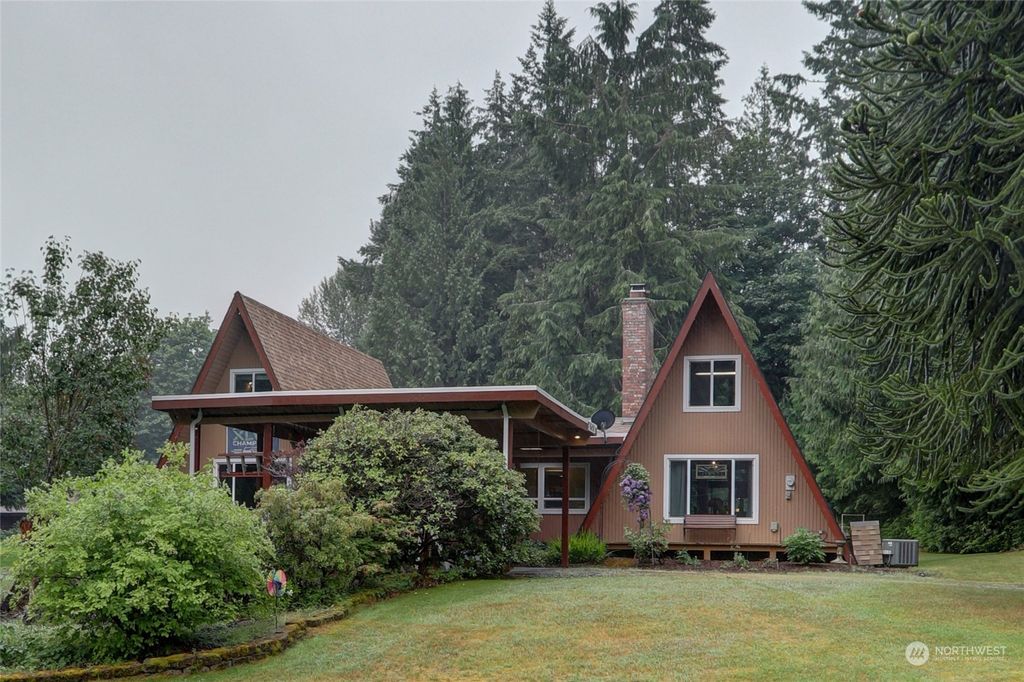 Photo of 16629 SE 235th Street, Kent, WA 98042 (MLS # 2183542)