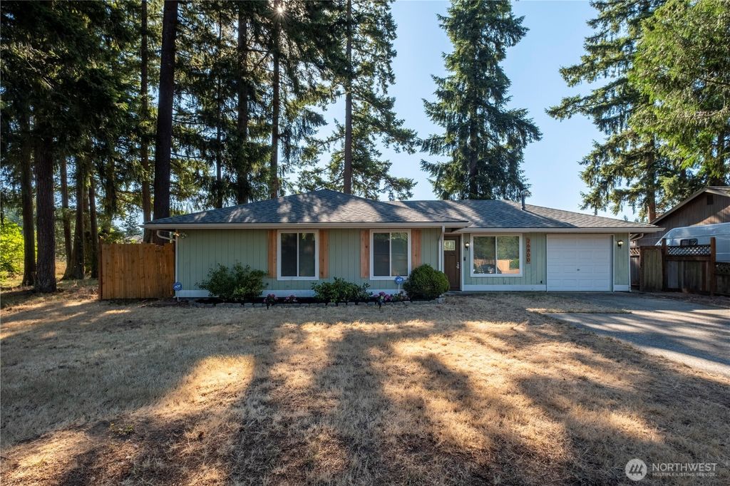 Photo of 26800 194th Ave Ave SE, Covington, WA 98042 (MLS # 2416367)