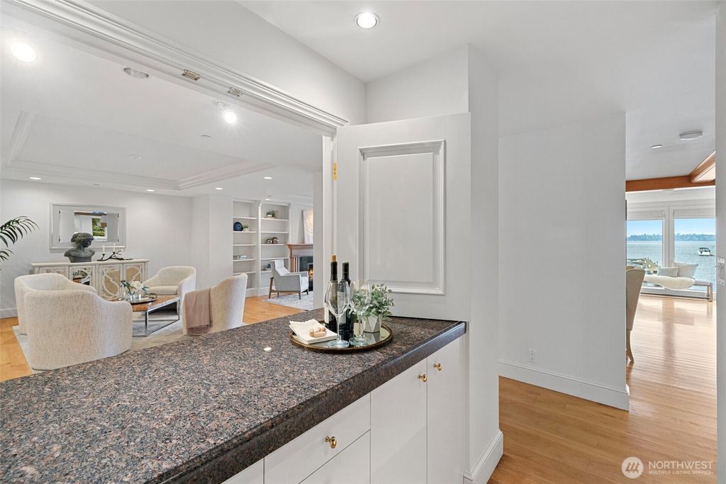 listing image 9363505279423952976