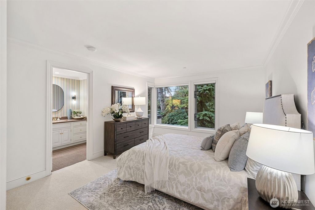 listing image 9366379776207356835