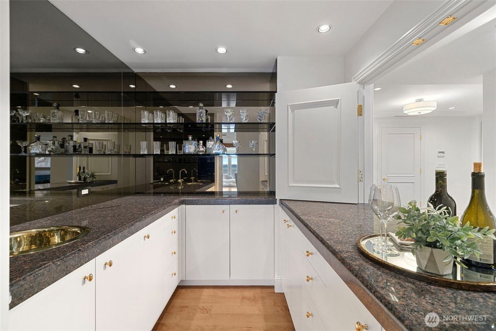 listing image 9362661709339454518
