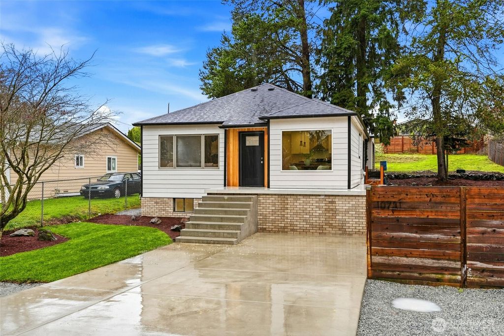 Photo of 10731 18th Avenue SW, Seattle, WA 98146 (MLS # 2488569)