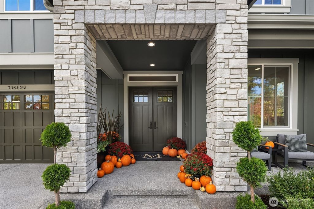 Photo of 13039 NE 88th Street, Kirkland, WA 98033 (MLS # 2422785)