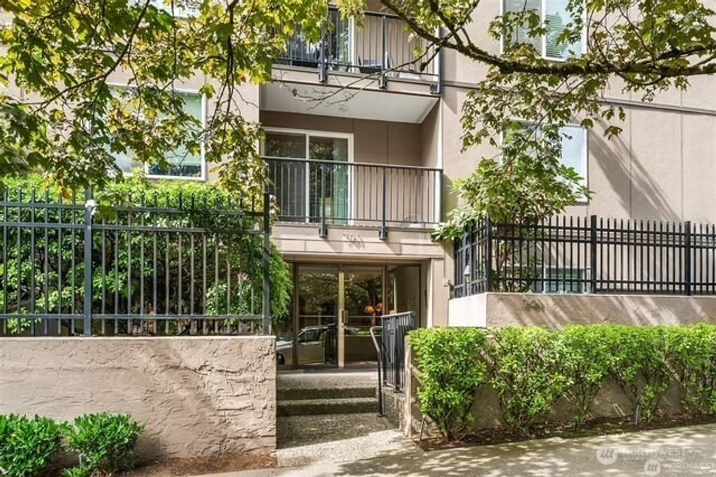 Photo of 701 17th Avenue NE #303, Seattle, WA 98122 (MLS # 2355757)