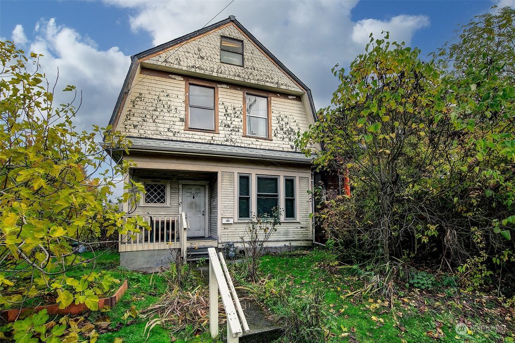Photo of 2022 Warren Avenue N, Seattle, WA 98109 (MLS # 2183001)