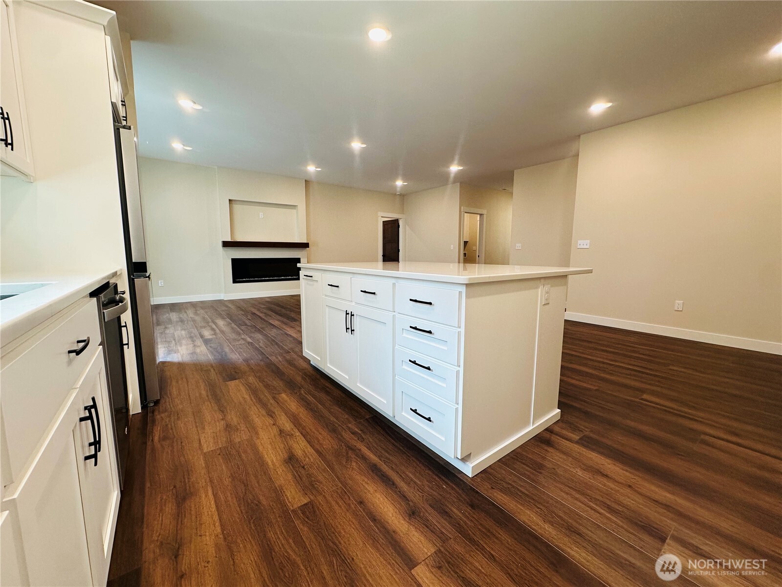 21 E Eastwood Lane