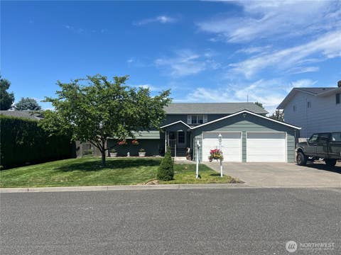 Photo of 1267 SE Constitution Drive, College Place, WA 99324 (MLS # 2487306)