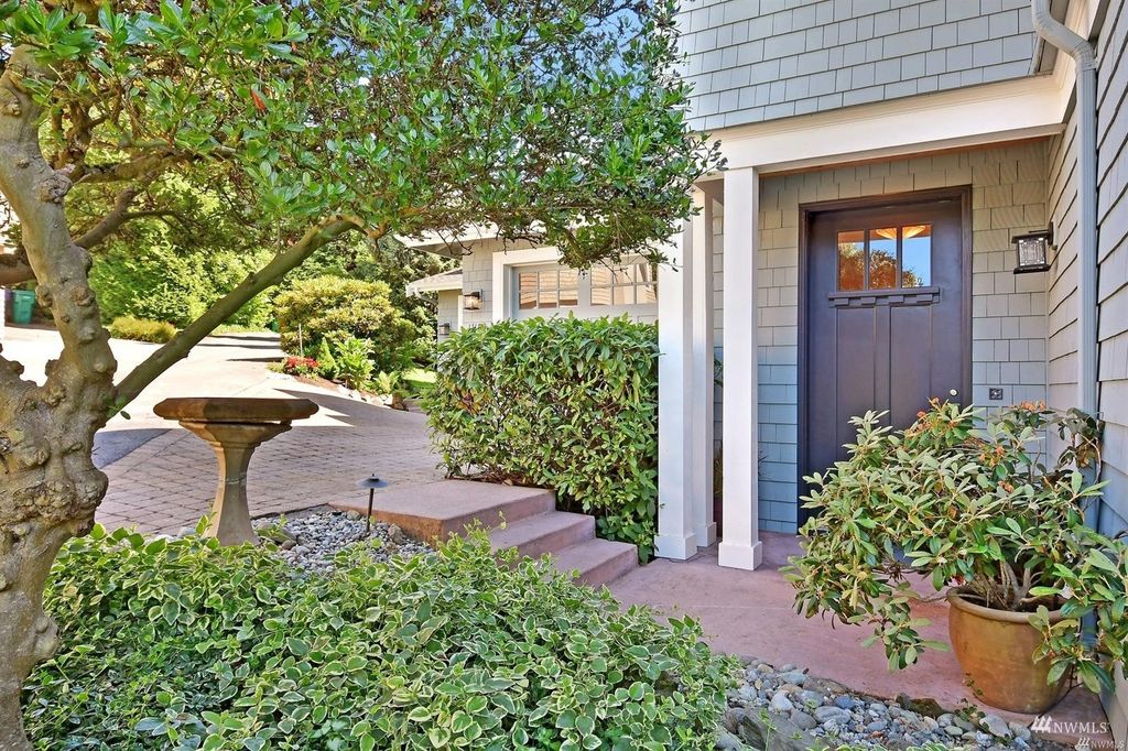 Photo of 11103 NE 60th Street, Kirkland, WA 98033 (MLS # 1985369)