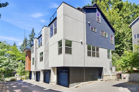 Photo of 16616 NE 85th St ST, Redmond, WA 98052 (MLS # 2586304)